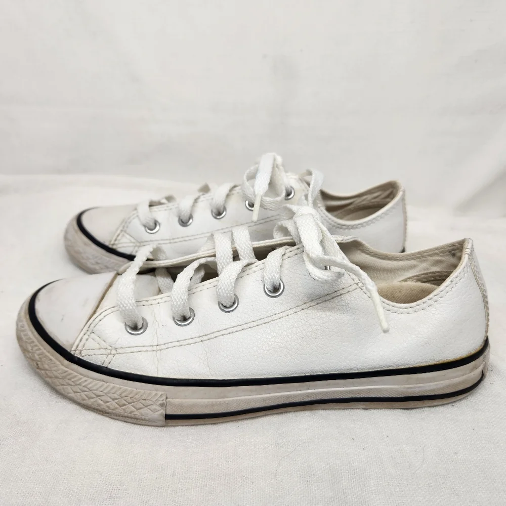 Converse Junior Size 2 White Faux Leather Low Top Sneakers All Star